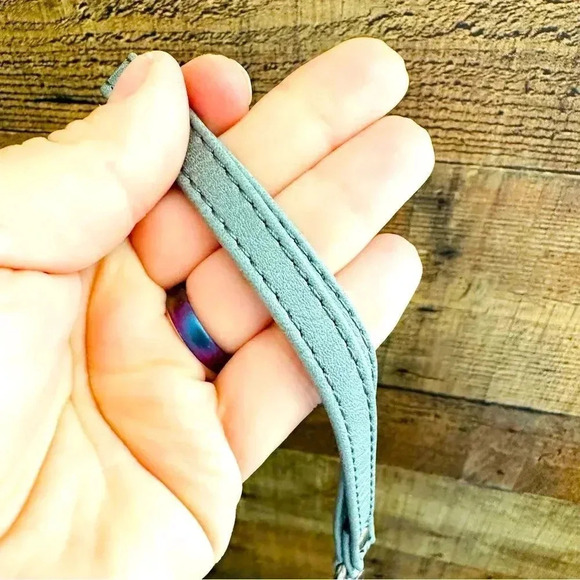 NWOT Sakroots Artist Circle Smartphone Wallet/Wristlet - Picture 13 of 13